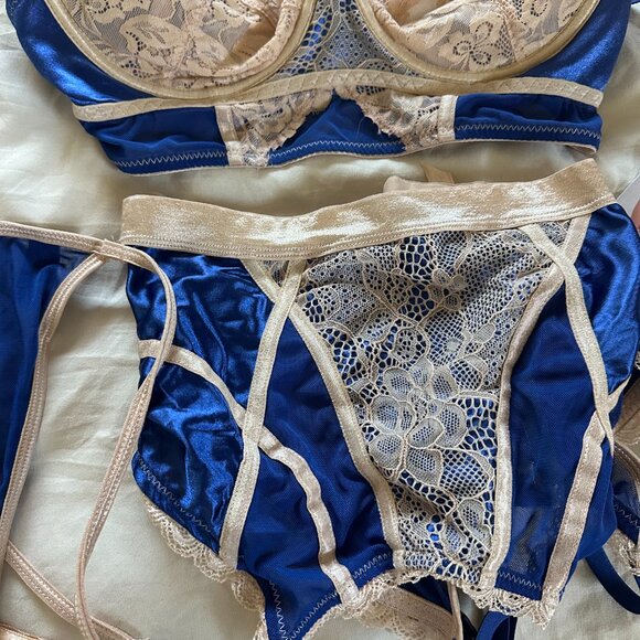 Collection Lingerie Set - New with Tags - Picture 2 of 9